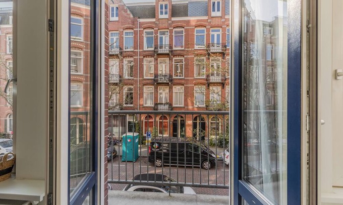Oude Pijp Apartment | Relaxing apartment in De Pijp, ideal for couples