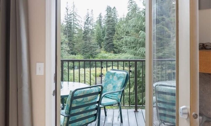 Government Camp Ski Chalet | Chalet 90 at the Official Collins Lake Resort