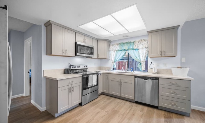 Rancho del Rey House | Cozy home, Game Room, Close to: Mall, Downtown, Mexico, Beach, WiFi, Crib, Urban