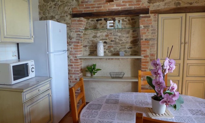 Beaurepaire House | Holiday Home 'Gîte Les Castilles Près Puy Du Fou' with Shared Pool, Private Terrace and Wi-Fi