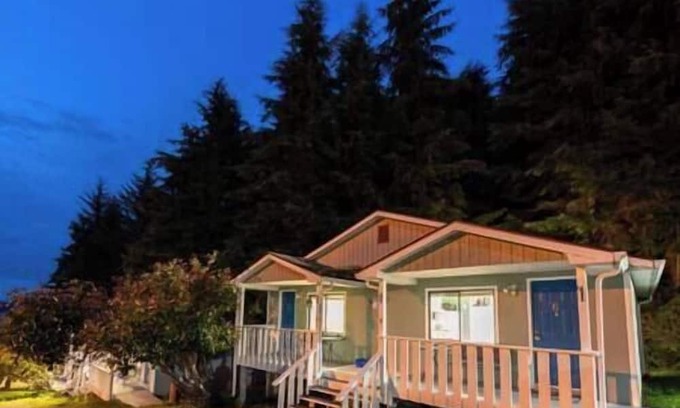 Alert Bay Cabin | (D) Sterling Standard Cabin