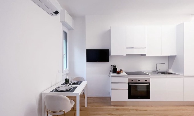 Precotto Apartment | Apartment 'Led House Luxury' with Wi-Fi and Air Conditioning