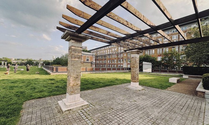 Woolwich Apartment | A Two Bedroom Flat in Greater London; Ideal for professionals/ family/students