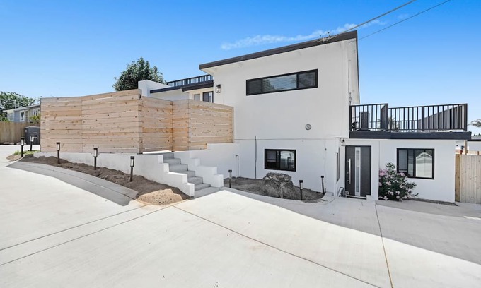 Olde Carlsbad House | Beautiful, modern 3-bedroom beach house 🏝 w/ large yard!