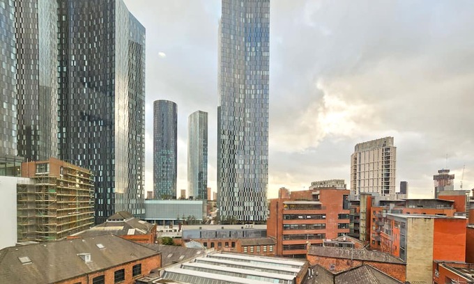 Castlefield Apartment | Experience our newly-transformed 1-bedroom apartment, thoughtfully designed for your comfort