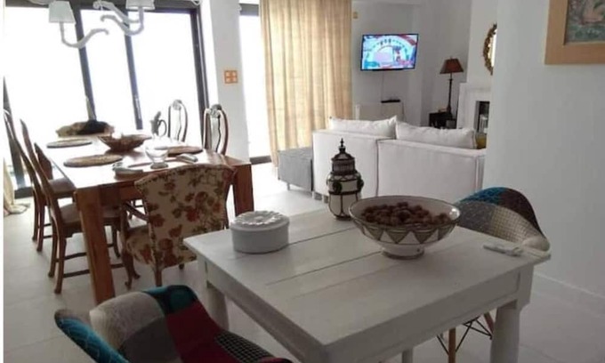 Loutraki Apartment | Apartment 'Unique Loutraki' with Sea View, Wi-Fi and Air Conditioning