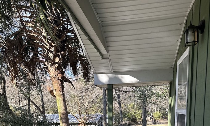 Summerville Cottage | Cozy 2-bedroom cottage in charming Summerville with WiFi, AC