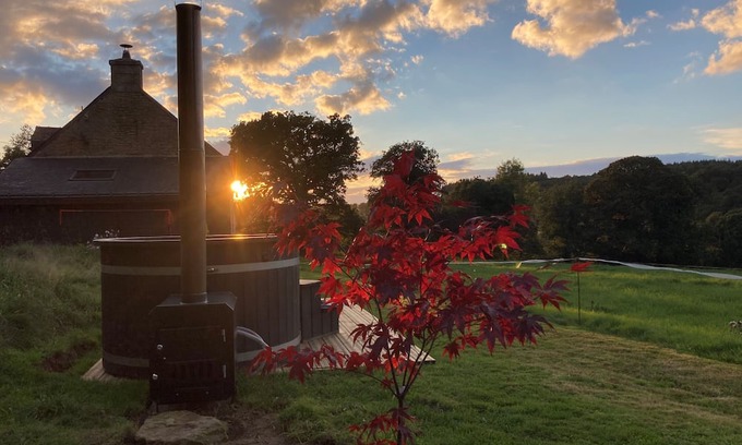 Locmalo House | Holiday Home 'La Grande Maison' with Shared Terrace and Wi-Fi