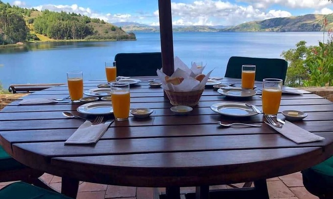 Aquitania Hotel | Hotel Refugio Pozo Azul