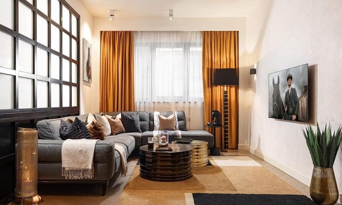 Bucharest City-Centre Apartment | Qult Peaky Blinders