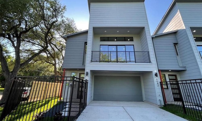 OST - South Union House | 1 Bedroom space for small gatherings or overnight stay near Medical Center