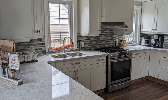 Barrie House | PRIVATE CASTLE in barrie Ontario canada THE second home 3 bedroom