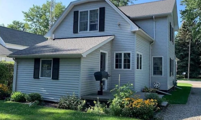 Croswell House | 4BR/2BA Farmhouse Sleeps 8, Pet Friendly!