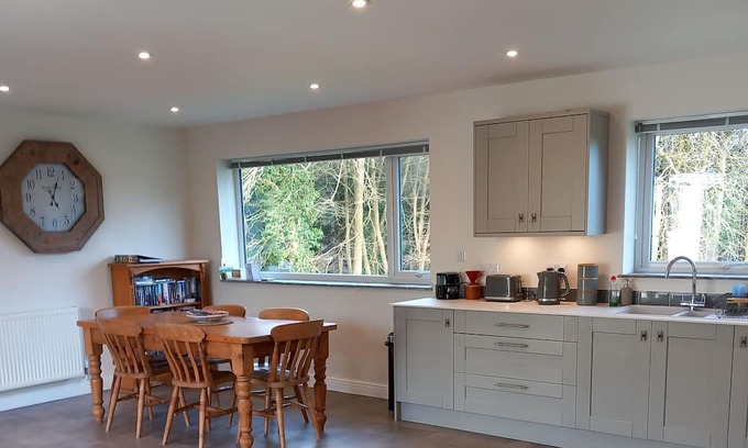 Ruardean House | The Bunglalow, modern, Spacious, nestled in the heart of Forest of Dean