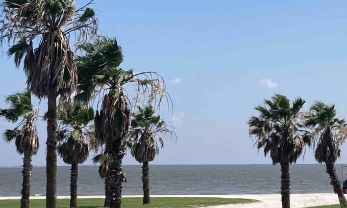 Port Lavaca Apartment | Sunset Haven: Your Seaside Escape