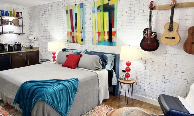 Eureka Springs Condo | Gypsy Blue: Free Parking and just Steps to Downtown Charm