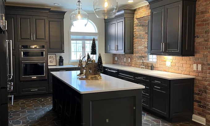 Haslett House | Escape to The Shoeman Manor: Your Dream Getaway!