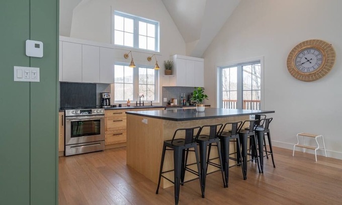 Stanstead Township House | Verdē-Magog-SPA-10 personnes-Accès au lac
