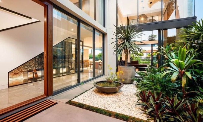 Sorrento House | Luxurious Masterpiece with Waterfront Elegance