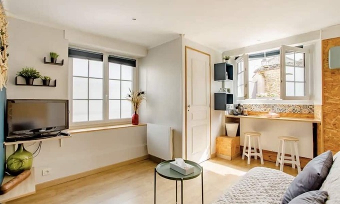 Perigny Bed & Breakfast | La Charmante Meulière - Studio Indépendant 18m2