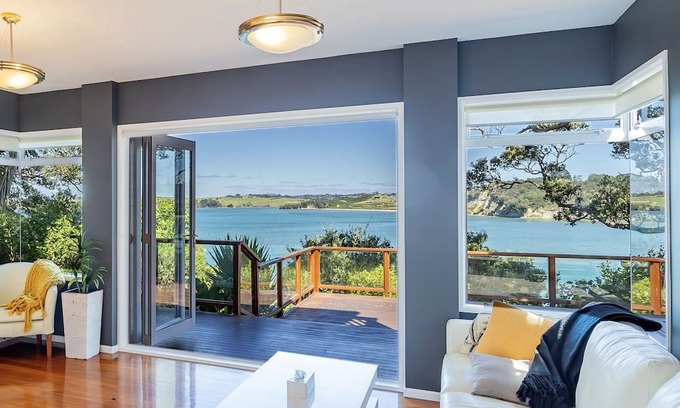 Arkles Bay House | Go to beach from your own track