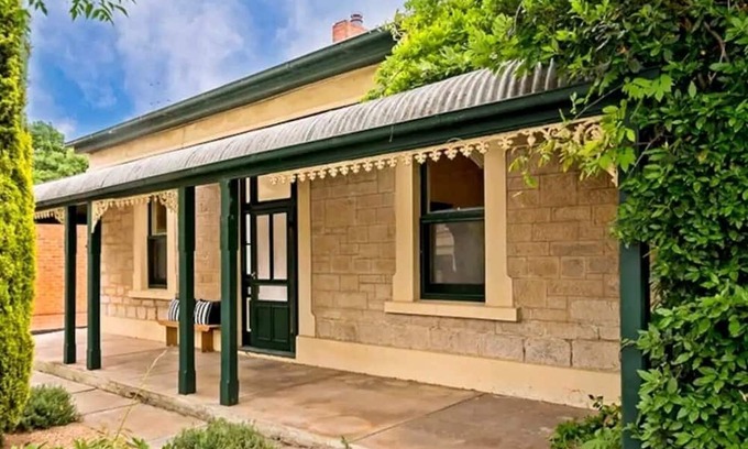 Angaston House | Chilli's Cottage: Entire pet friendly home in the Barossa Valley