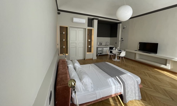 Old Town Apartment | Duomo 12 , nel Centro di Modena