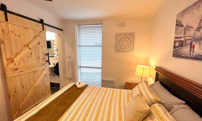 Maribyrnong Apartment | Maribyrnong River. Entire Apartment Free Parking.