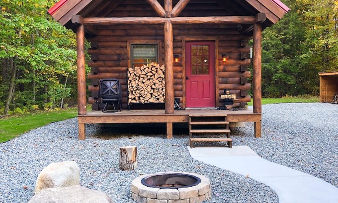 Northville Cabin | Sacandaga Serenity: Your Ultimate Cozy Cabin Getaway Awaits! 550 ft Lake Front!