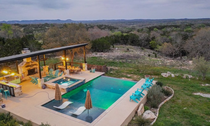 Boerne House | Texas Eclipse Pool party