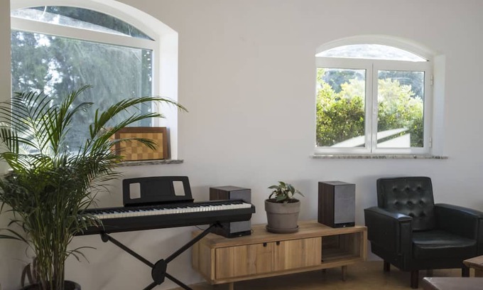 Figueira House | Welcome to Casa das Escadinhas, a charming oasis in the Algarve.