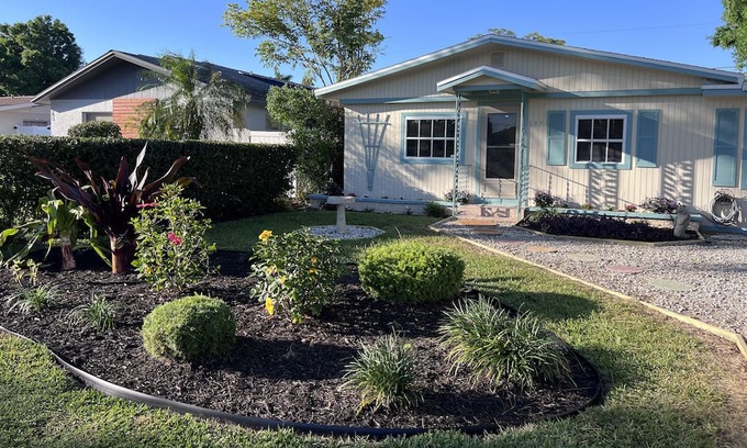Naples Park House | Naples Park Cottage: Near the beach and Pet Friendly