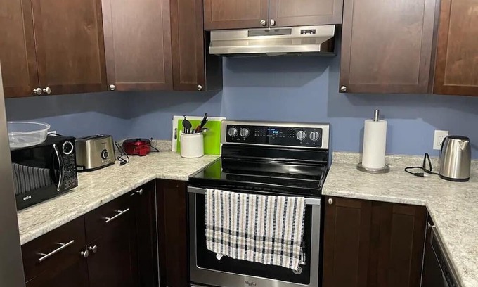 Regina House | 4 Bedroom Spacious House In Regina! Close to downtown & Mosaic Stadium.