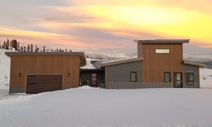 Tabernash House | Modern home with amazing views near world class amenities-ski, bike, golf, boat!