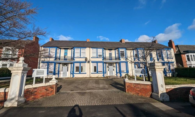 Middlesbrough Hotel | OYO Eastbourne Lodge