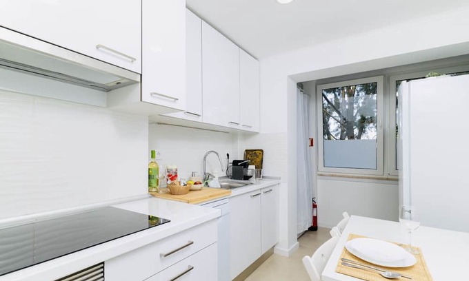 Carvoeira Apartment | Modern 3 bedroom flat in Benfica Lisbon