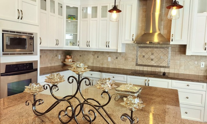 Yorkson House | Luxurious house in willoughby center
