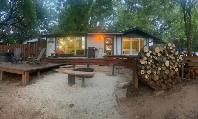 Buffalo Gap House | The Gap House HOT TUB