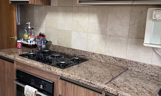 Frade Apartment | Apartamento Mobiliado à 50 Metros da Praia, Estacionamento Grátis e Piscina