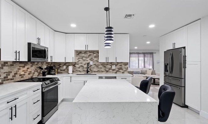 Oakland Park House | Seaside Splendor Luxe Retreat w/ Waterfront Views!