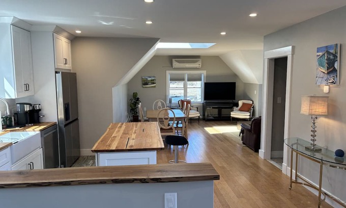 Cohasset House | New just minutes to Nantasket Beach and next door to a Cohasset top restaurant
