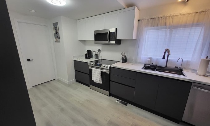 Hinton House | Modern Oasis in Hinton