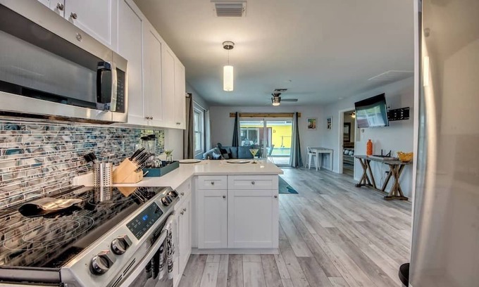 Caloosahatchee Condo | Gulf Access 2 Bed/2 Bath w/ Boat Slip, Pool, #C