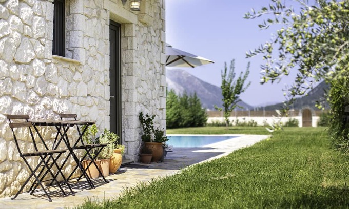 Vlicho Villa | Villa 'Avesta Private Villas - Niovi' with Sea View, Private Pool and Air Conditioning
