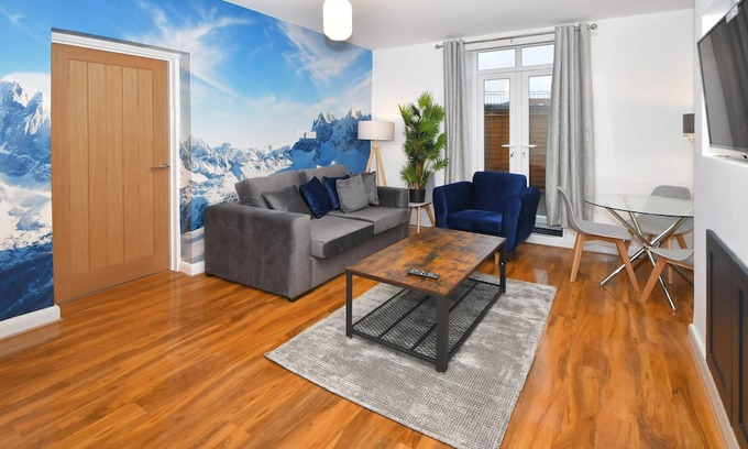 Burslem Apartment | Stylish 2-bedroom apartment with TV,Wi-Fi and washer in Stoke-On-Trent.