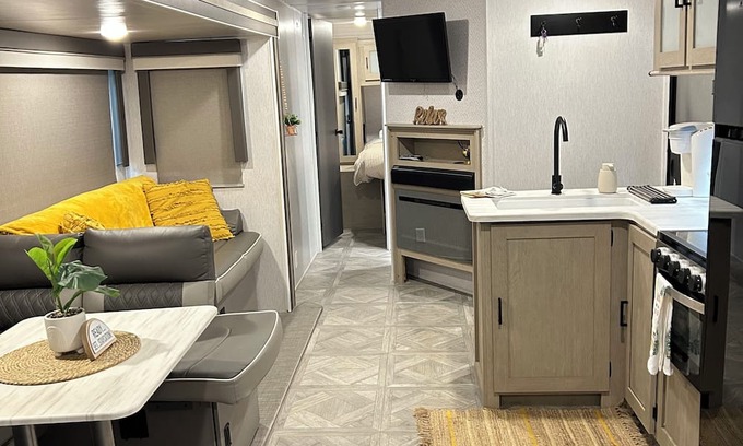 Flowood RV Rental | Forest River Wildwood