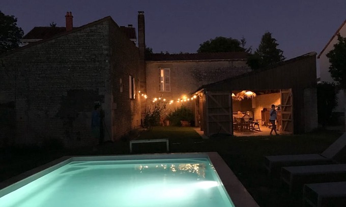 Echire House | Maison de Maître Familiale Avec Piscine Chauffée et Grand Jardin Marais Poitevin