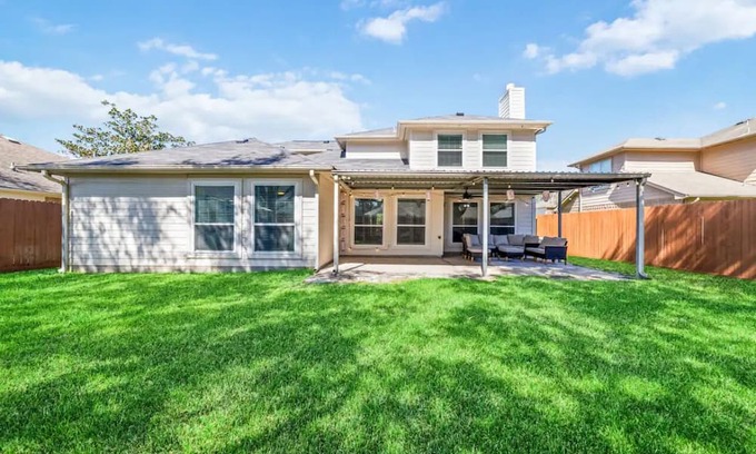 Katy House | Charming 4-bedroom house with WiFi and AC in Katy