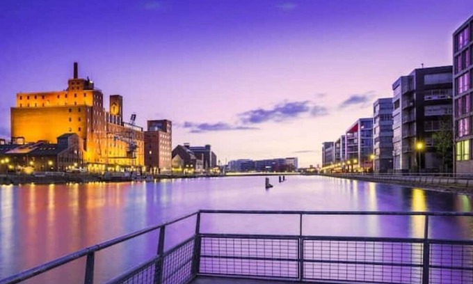 Duisburg Mitte Apartment | · 3-zimmer-wohnung: Zentral & Geräumig Duisburg ·