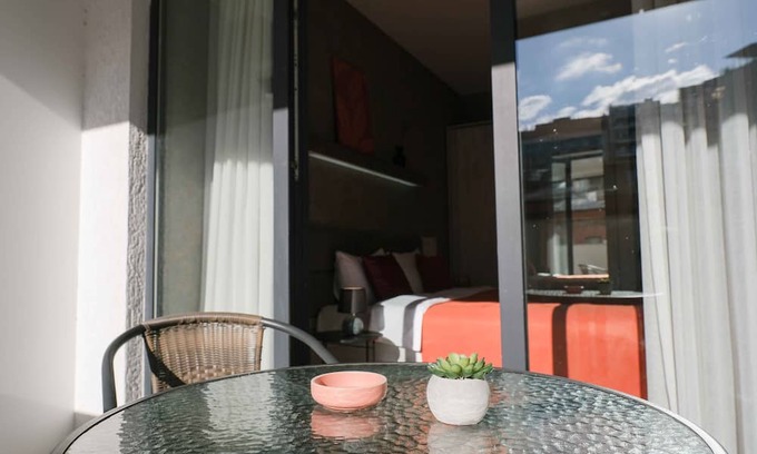 Vera Hotel | Round Garden